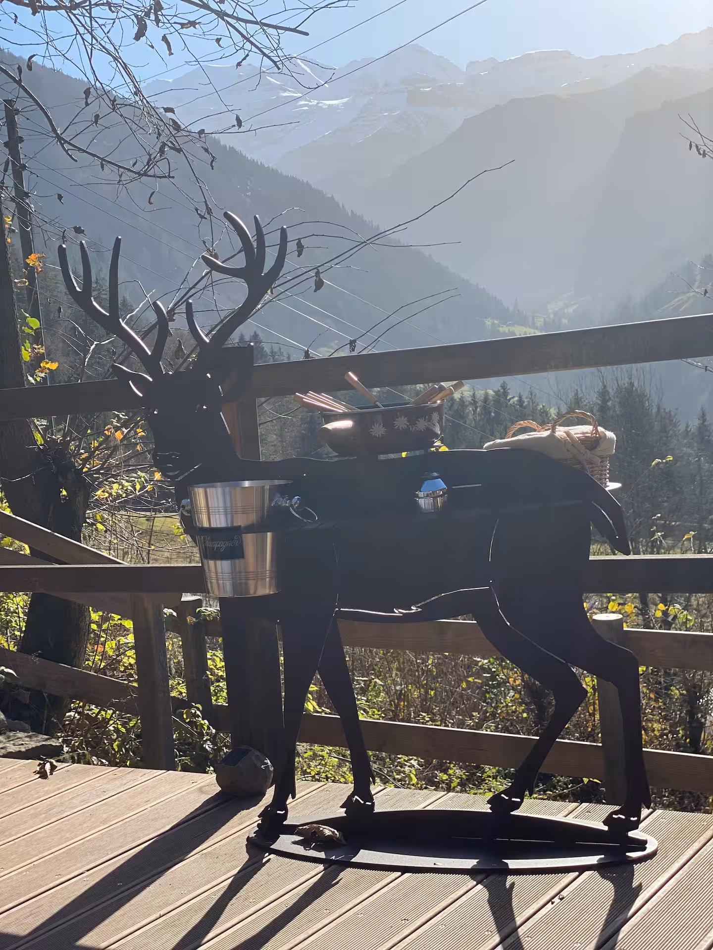 Fondue auf der Terrasse vom Riedli Chalet