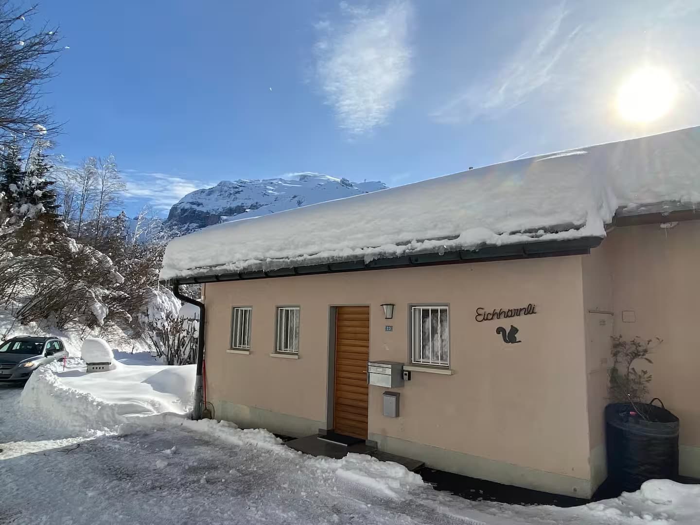 Eingang vom Eichhörnli Chalet