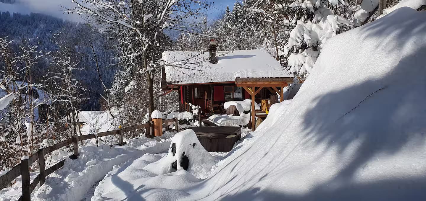 Aussenansicht vom Riedli Chalet am Tag